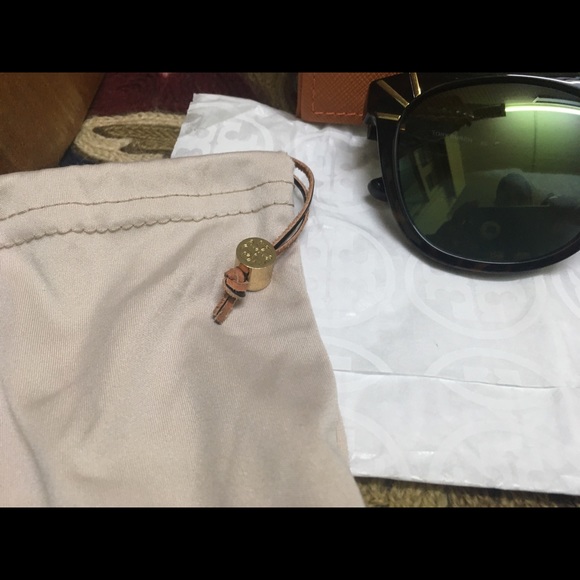 Authentic Tory Burch Sunglasses Code TY9051 Unused - Picture 2 of 4